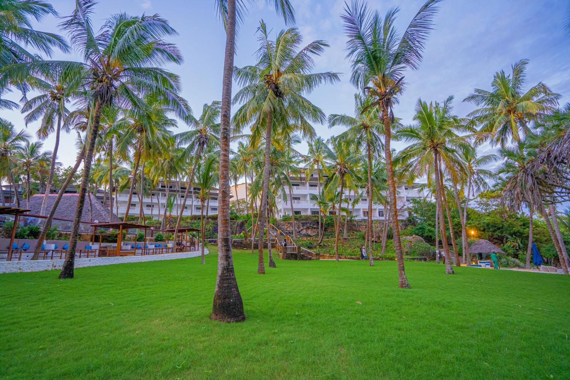 Prideinn Flamingo Beach Resort & Spa Mombasa Shanzu Exterior photo