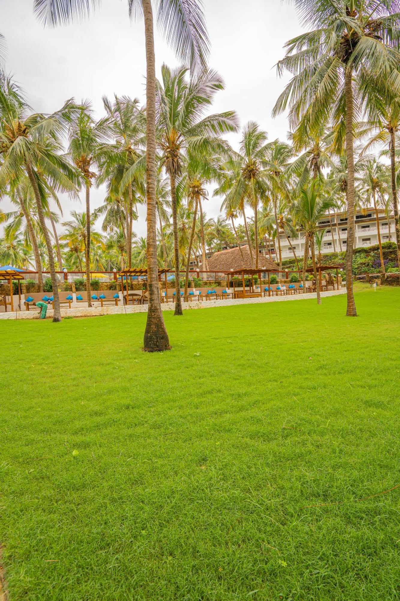 Prideinn Flamingo Beach Resort & Spa Mombasa Shanzu Exterior photo