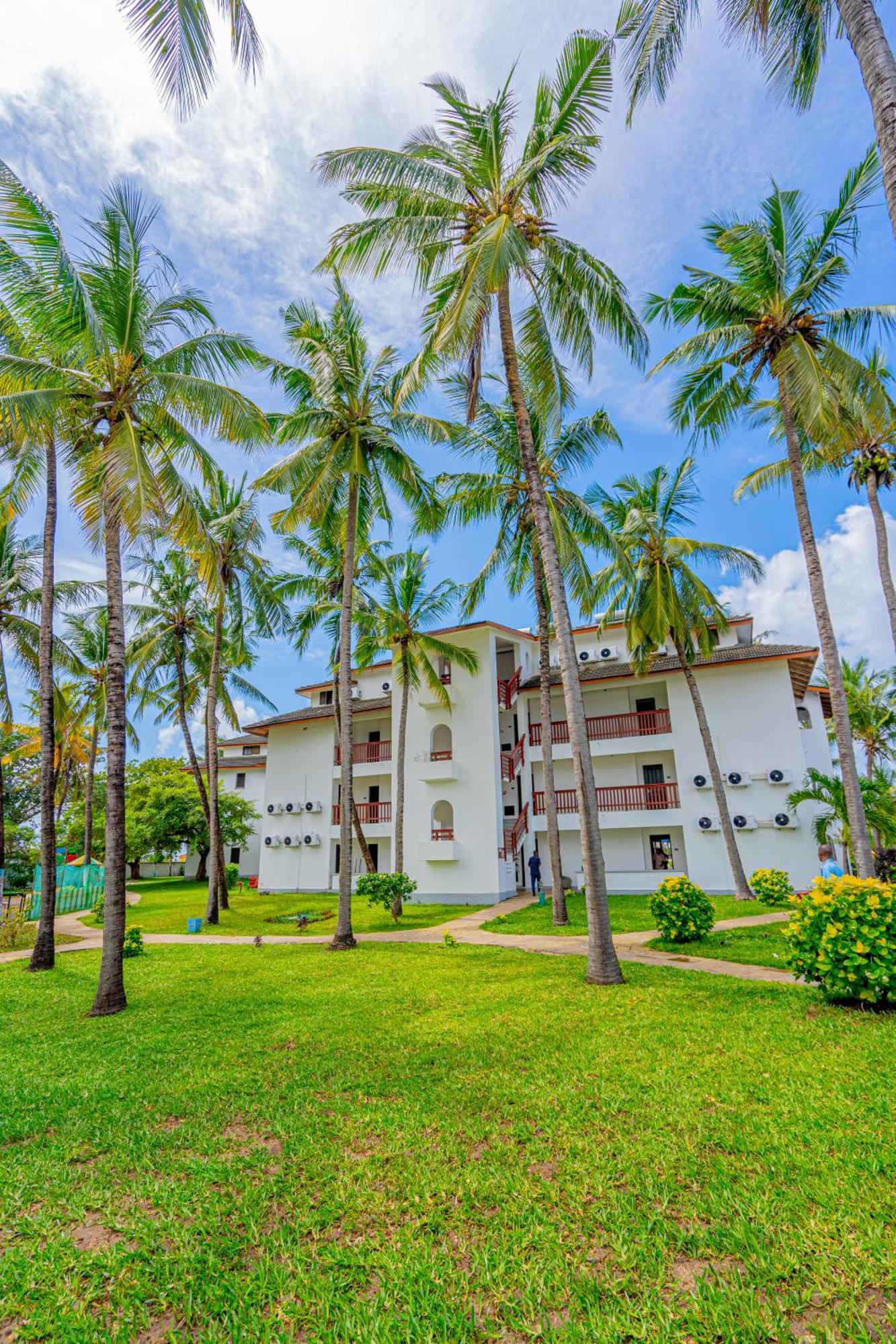 Prideinn Flamingo Beach Resort & Spa Mombasa Shanzu Exterior photo